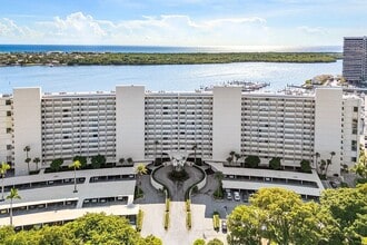 Building Photo - 124 Lakeshore Dr