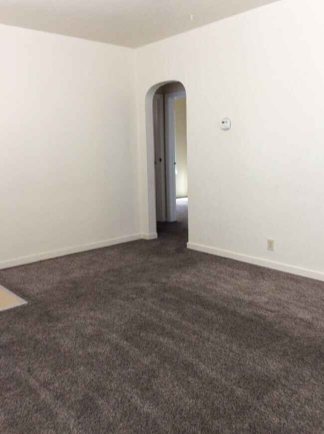 Building Photo - Convenient Sparks Location