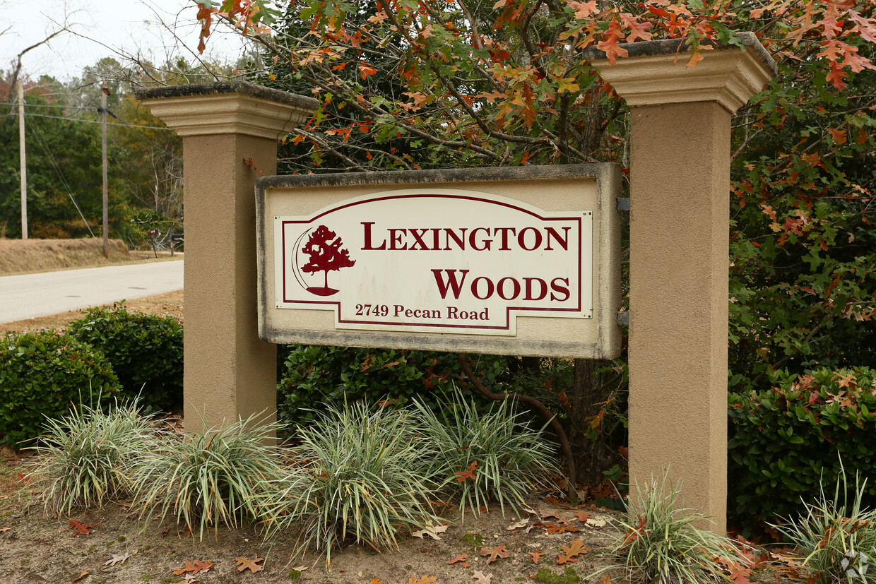 Foto principal - Lexington Woods Apartments