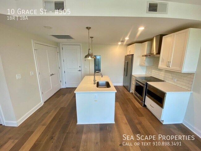 Building Photo - 10 Grace St