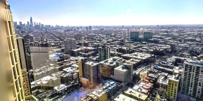 Foto del edificio - 2626 N Lakeview Ave