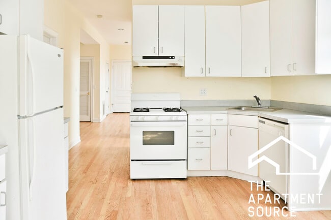 Photo - 2318 N Southport Ave Apartment