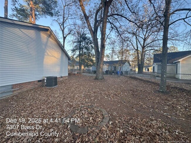 Foto del edificio - 7307 Bass Dr