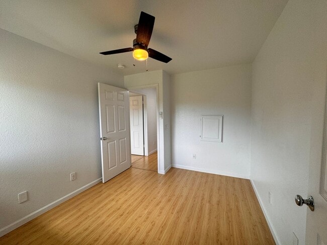 Building Photo - Charming 2-Bedroom/2-Bath - Renovated