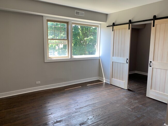 Building Photo - 6515 N Seeley Ave