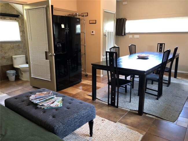 Foto del edificio - 2208 Riverview St