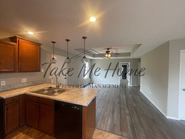 Building Photo - Updated Home in Ozark!