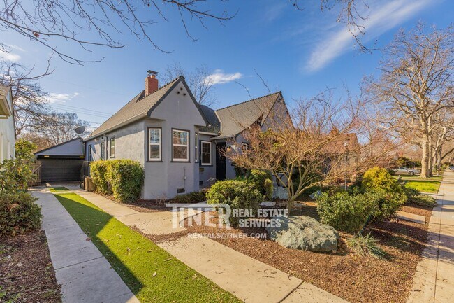 Building Photo - Charming Land Park Gem