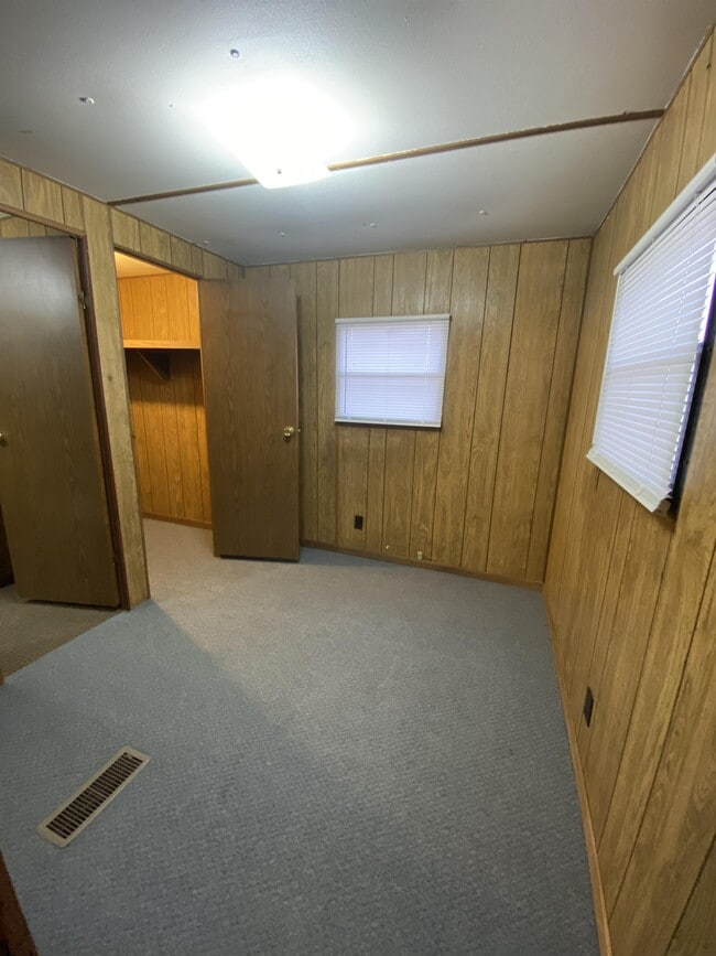 Foto del edificio - 74980 444th Rd