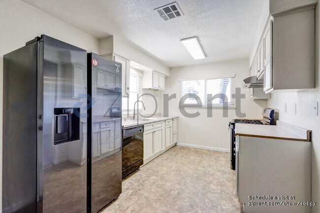 Foto del edificio - 5230 McCoy Ave