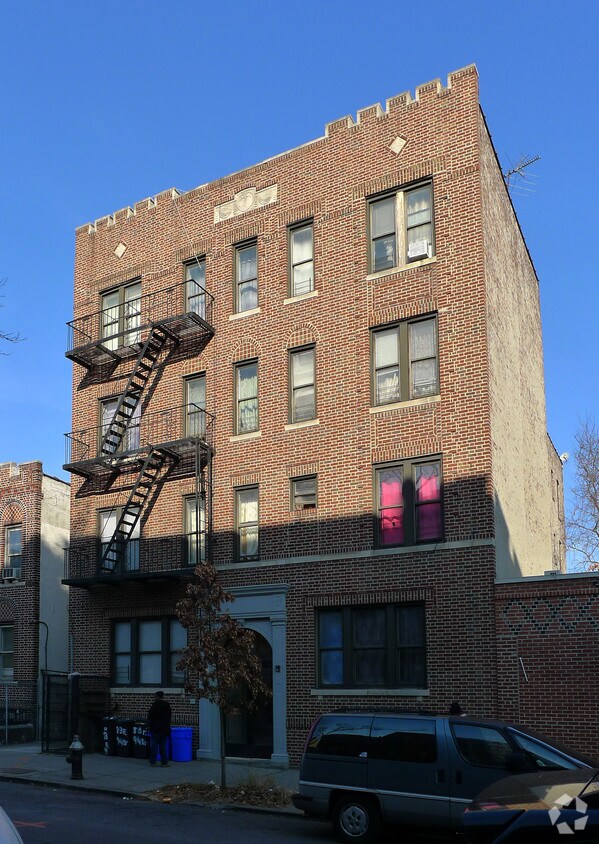 Foto principal - 83-85 E 94th St
