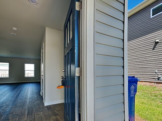Building Photo - 43 Blue Fescue Way