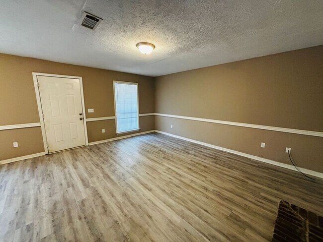 Foto del edificio - 2104 Cooperwell Dr