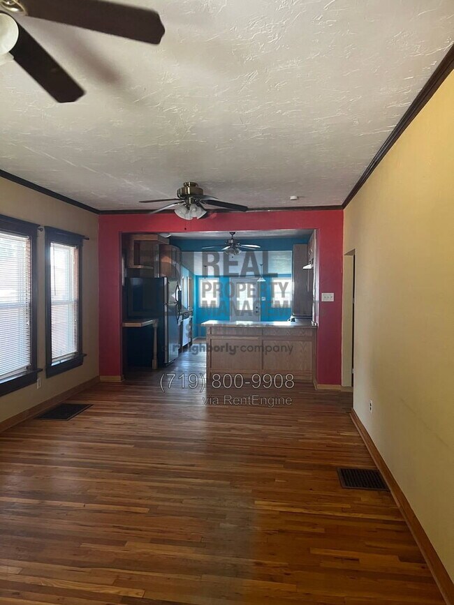 Foto del edificio - 1520 E 8th St