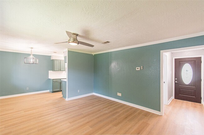 Foto del edificio - 12906 Southspring Dr