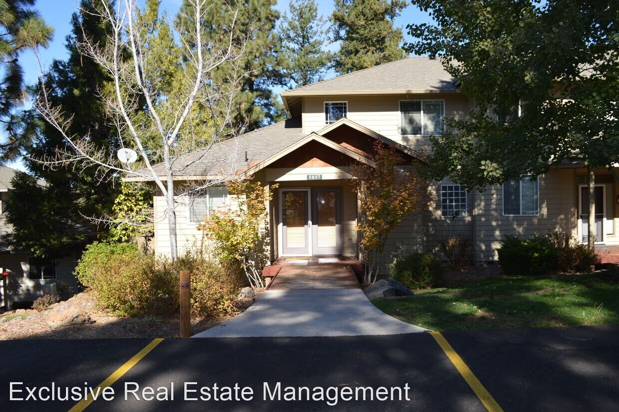 3 br, 2.5 bath House 5057 Falcon Drive House Rental in Klamath