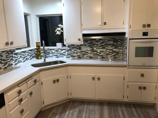 Kitchen 2 - 1087 Boynton Ave