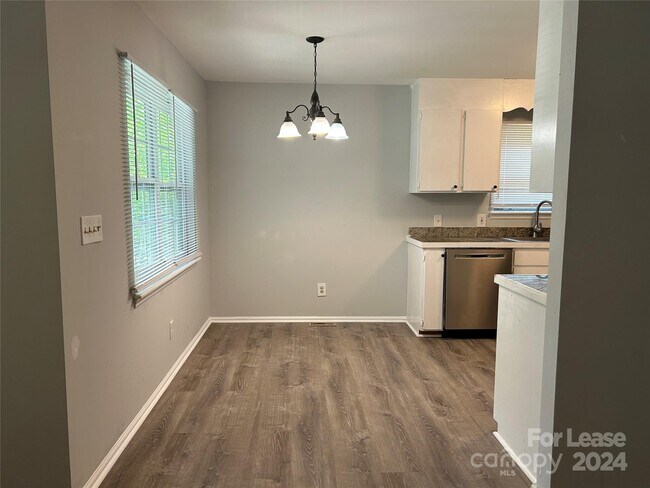 Foto del edificio - 1629 Umstead St