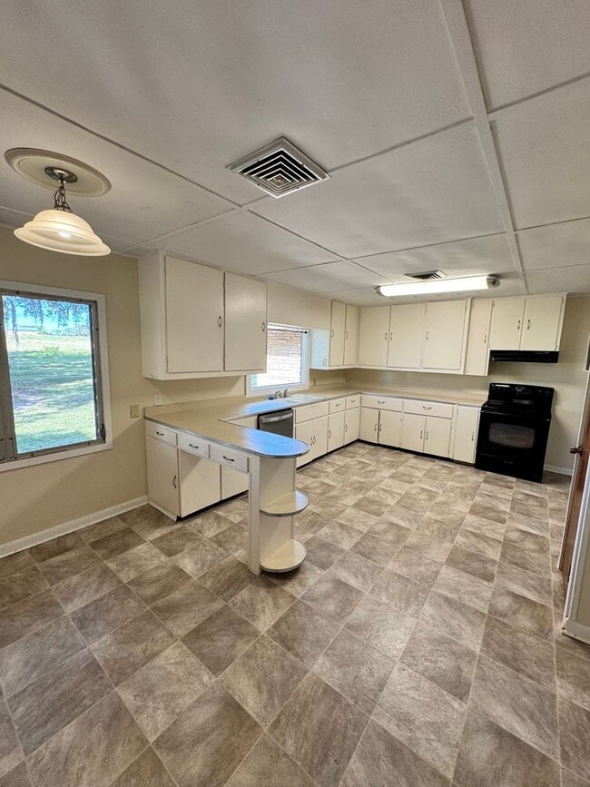 Building Photo - 11850 Schambeau Rd