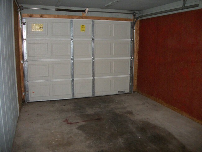 Building Photo - Great 3br/1ba located near Wolf Pen Creek!