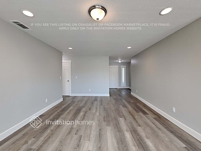 Foto del edificio - 6085 Kingwood Cir