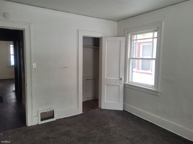 Foto del edificio - 3 br, 1 bath House - 818 East McClure Avenue