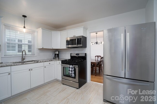 Foto del edificio - 3227 Mayfield Ave