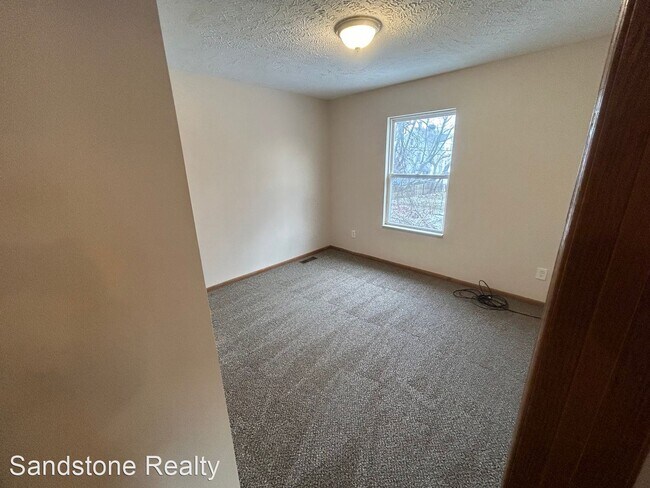 Building Photo - 4 br, 1.5 bath House - 697 E 101st St