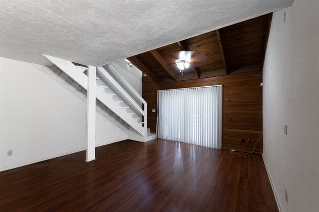 Foto del edificio - 1353 Rumba Ln