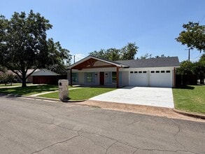 Building Photo - 10801 Rick Dr