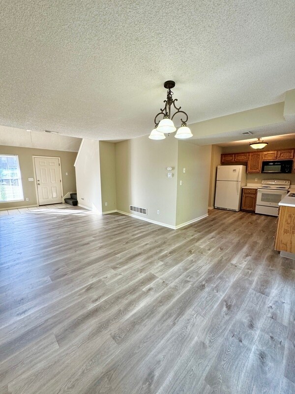 Building Photo - 8910 NE 73rd Ct