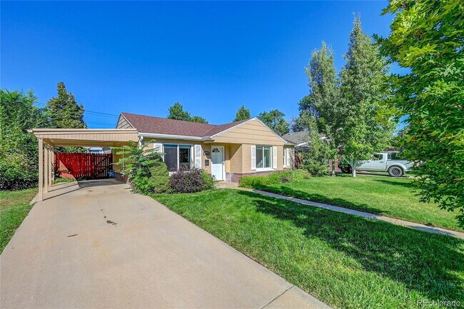 Photo - 3 bed/ 1 Bath in Desirable Park Hill Neighborhood Apartment