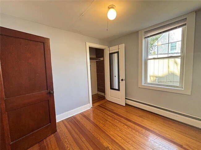 Building Photo - 712 Hope St