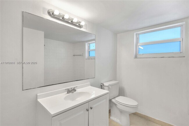 Foto del edificio - 1680 NE 191st St