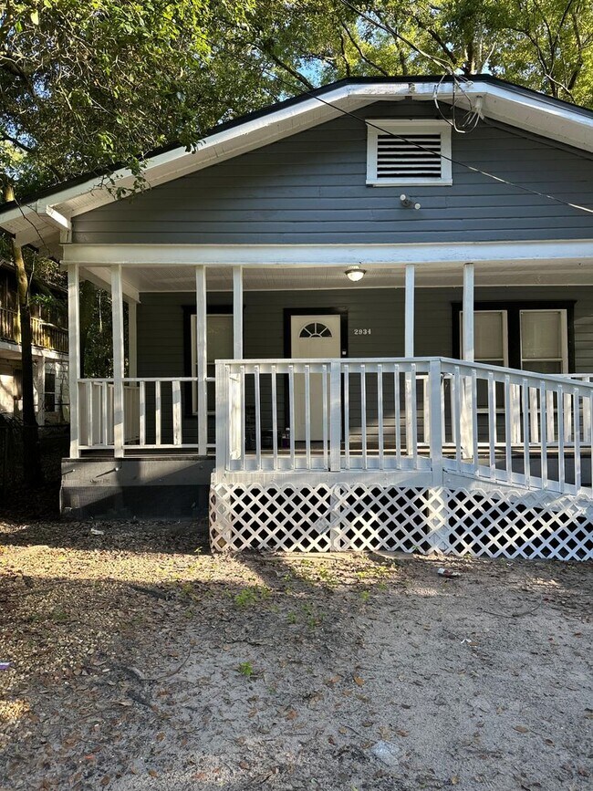 Foto del edificio - Fully Renovated 2/1 -Single Family Availab...