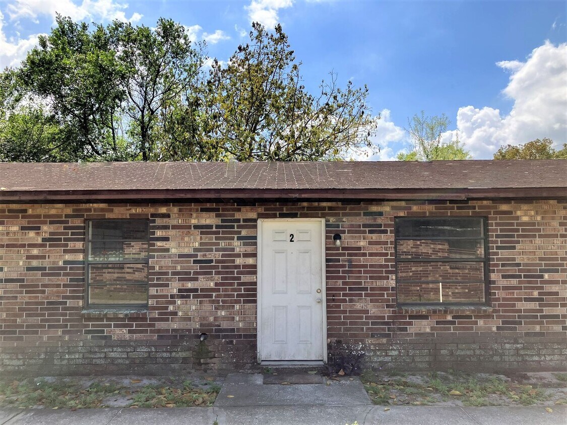 Foto principal - 911 N. Iowa Ave