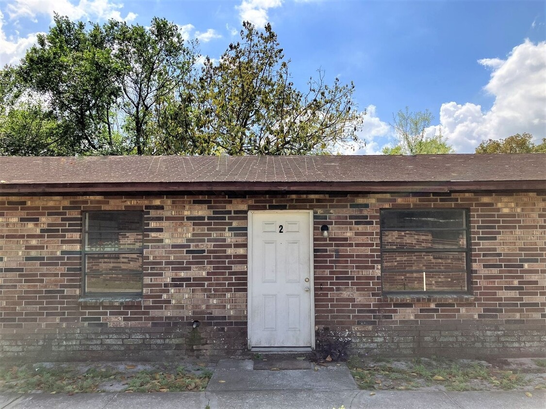 Primary Photo - 911 N. Iowa Ave