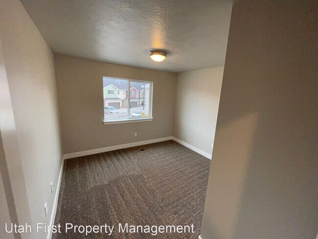 Building Photo - 3 br, 2.5 bath House - 3051 N 175 E