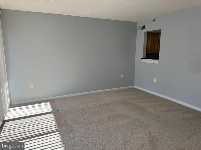 Building Photo - 1001 N Randolph St