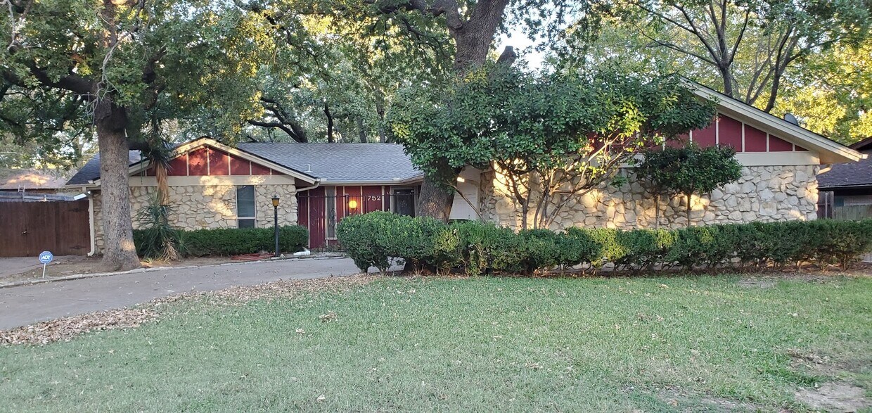 1752 Cynthia Ln, Hurst, TX 76054 House for Rent in Hurst, TX
