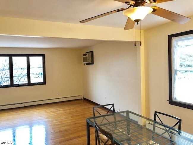 Foto del edificio - 246 Terrace Ave