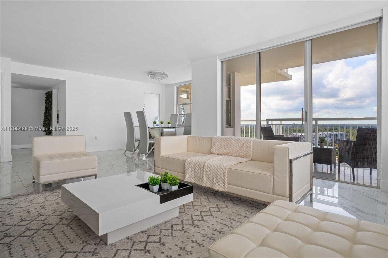 Foto principal - 18051 Biscayne Blvd