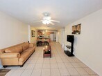 Foto principal - Large 4 bedroom town home with ceramic til...
