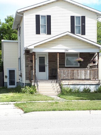 Building Photo - 284 Confederation St