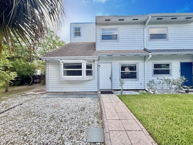 Building Photo - 9243 Green Meadows Way