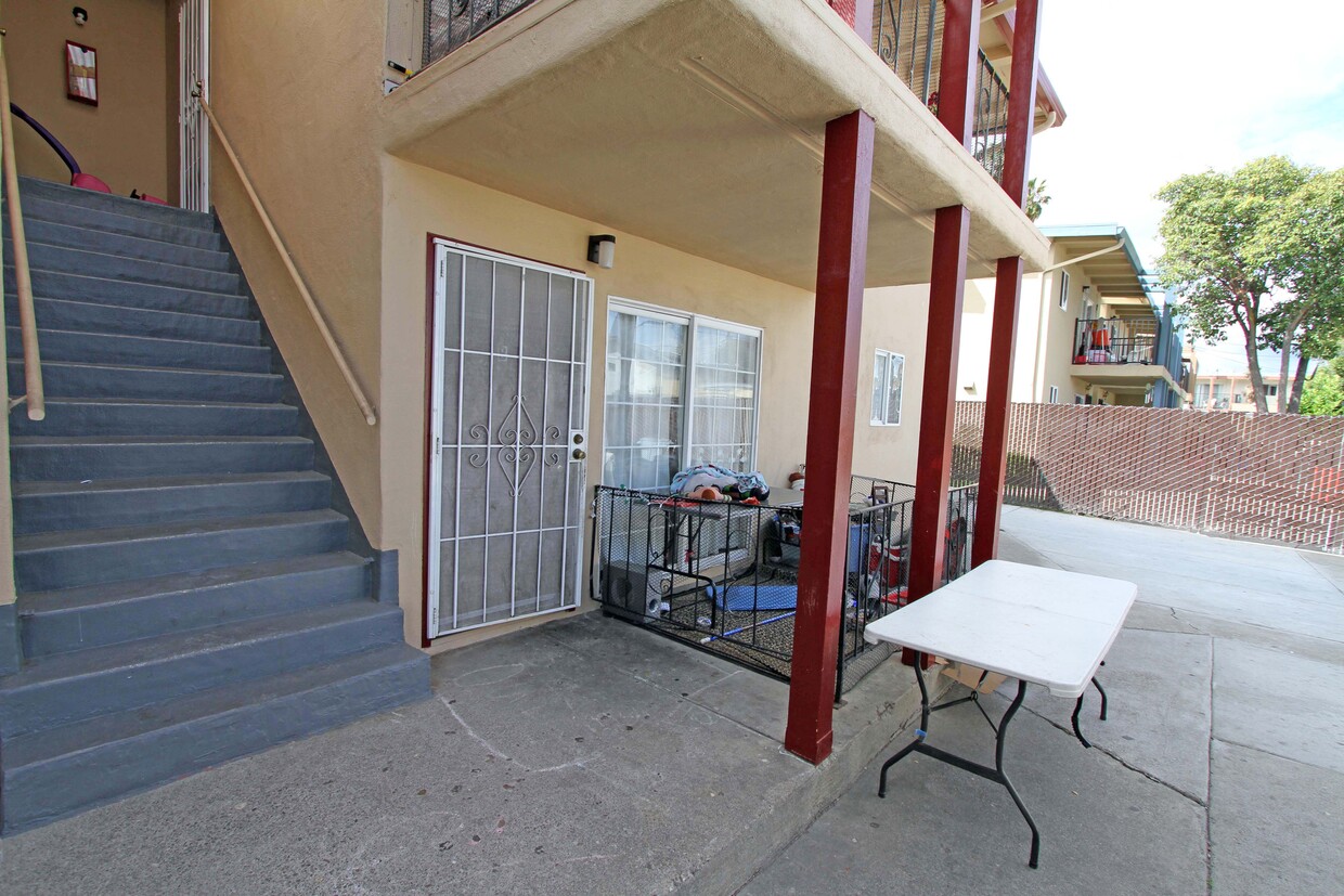 Primary Photo - 1803 Bradford Way