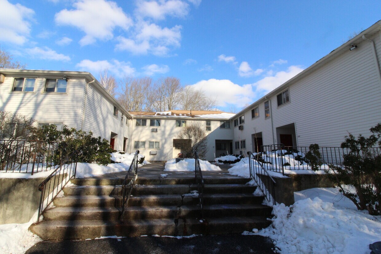 208 Village Dr Unit T, Torrington, CT 06790 Condo for Rent in