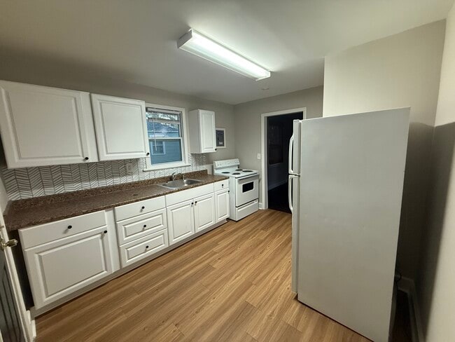 Kitchen - 2401 Arden St