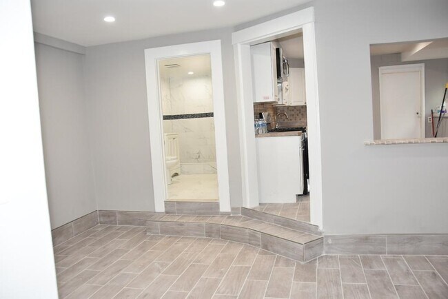 Building Photo - 6804 Meadowview Ave