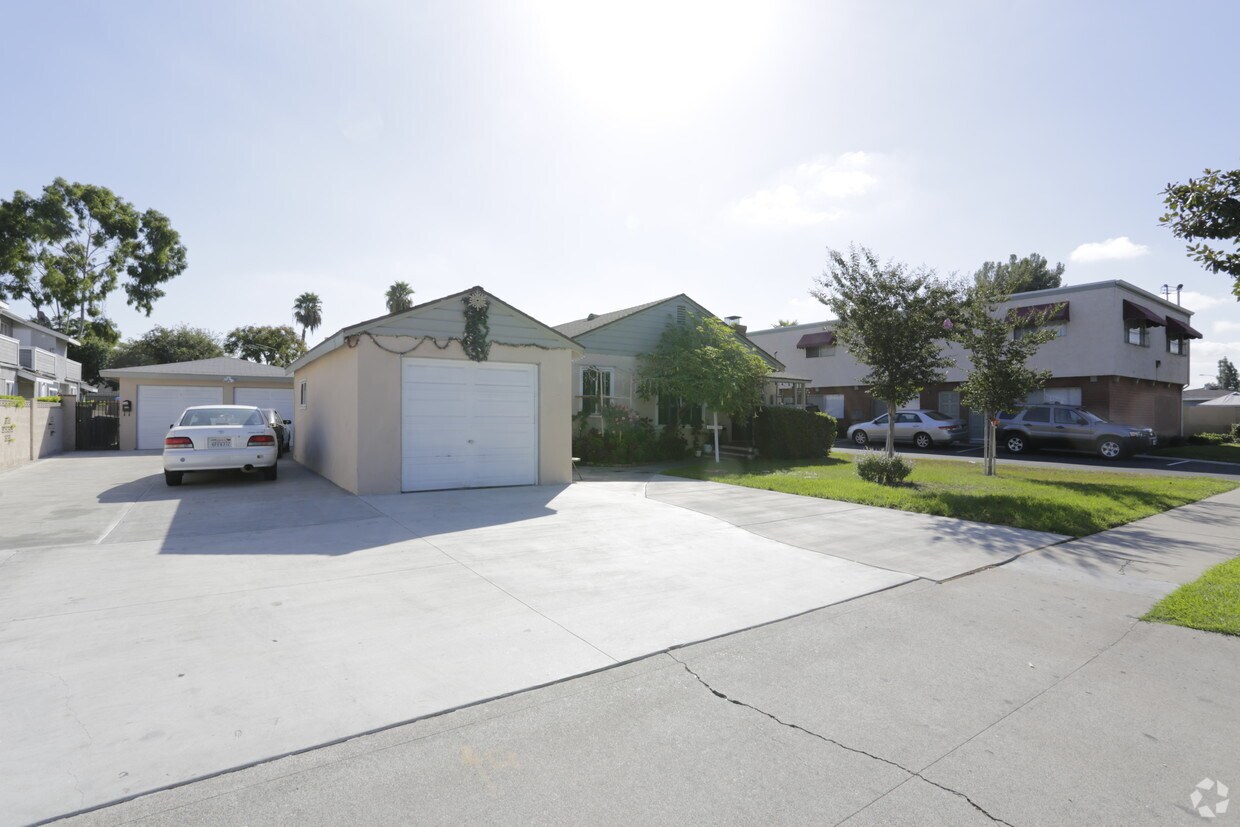 Foto principal - 1120-1130 N West St